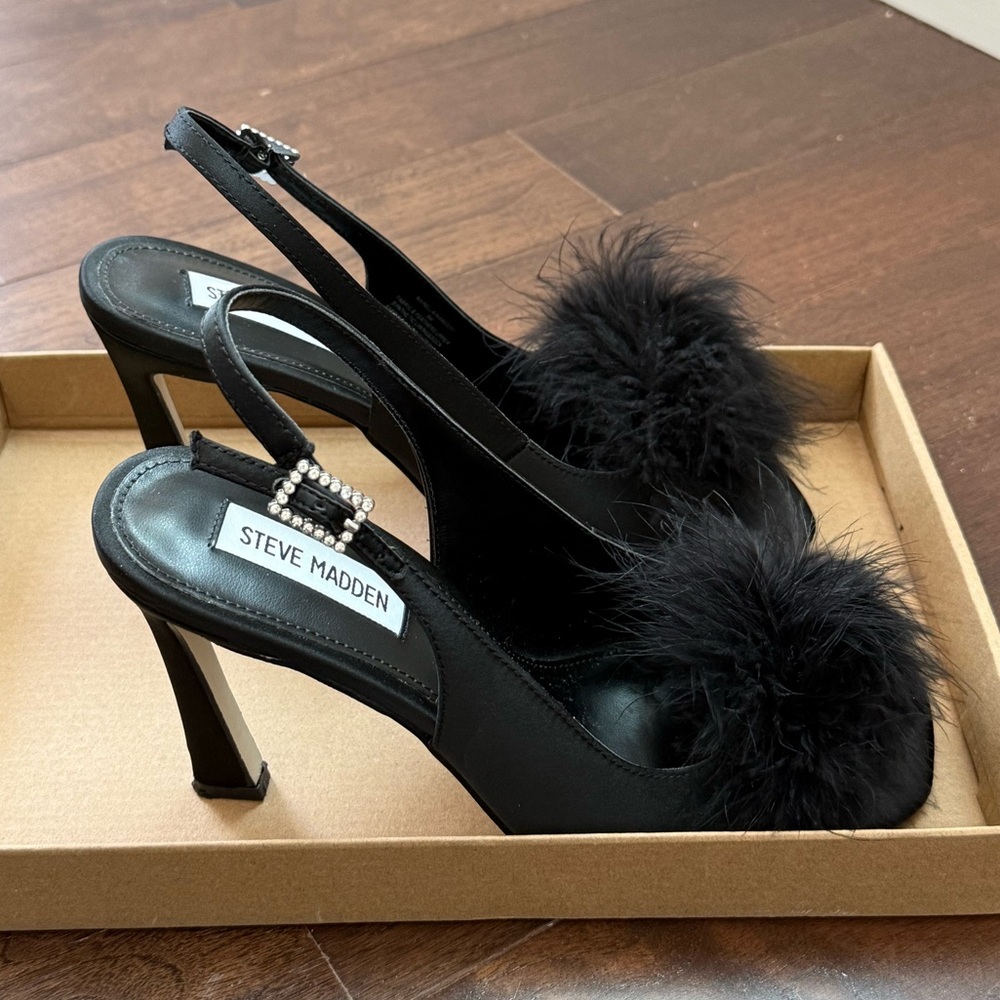 STEVE MADDEN Narella Slingback Feather Sandal